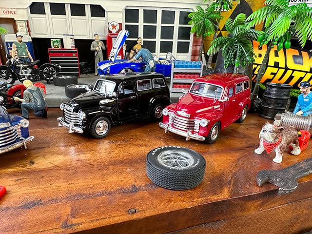 シボレー　サバーバン　1950年式　ミニカー　アメリカ 雑貨　置物　特価 Amazon.co.jp: 1950年シボレー・サバーバン ダイキャスト