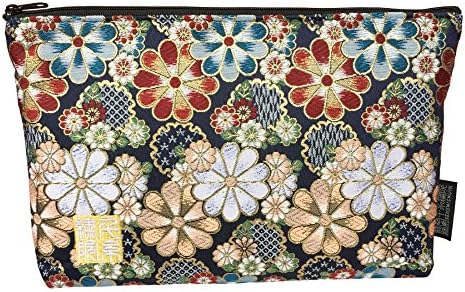 Brocade zipper pouch, lined with Nishijin brocade, size M. (Saikaranman)