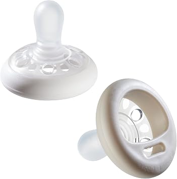 Tommee Tippee Breast-Like Soothers, 0-6m, 2 Pack, Skin-Like Feel, Silicone Nipple-Shaped Teat, Air Holes for Ventilation, Orthodontic Design, BPA-Free Dummy