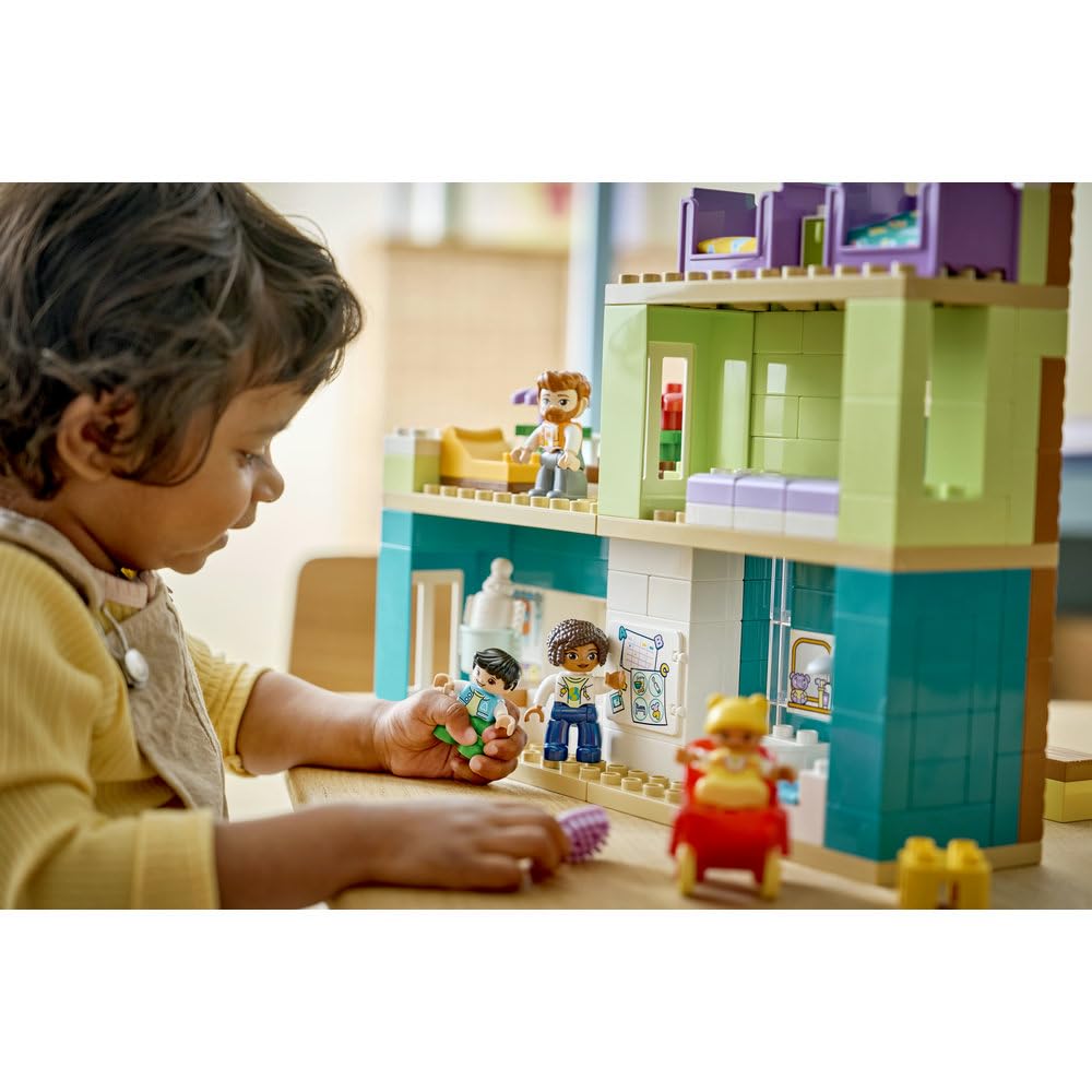 LEGO DUPLO Nowoczesny dom rodzinny 3 w 1 z figurkami 10470 | domek 3 w 1, klocki dla 2-latka, prezent dla dziewczynki i chłopca 2+, 166 elementów