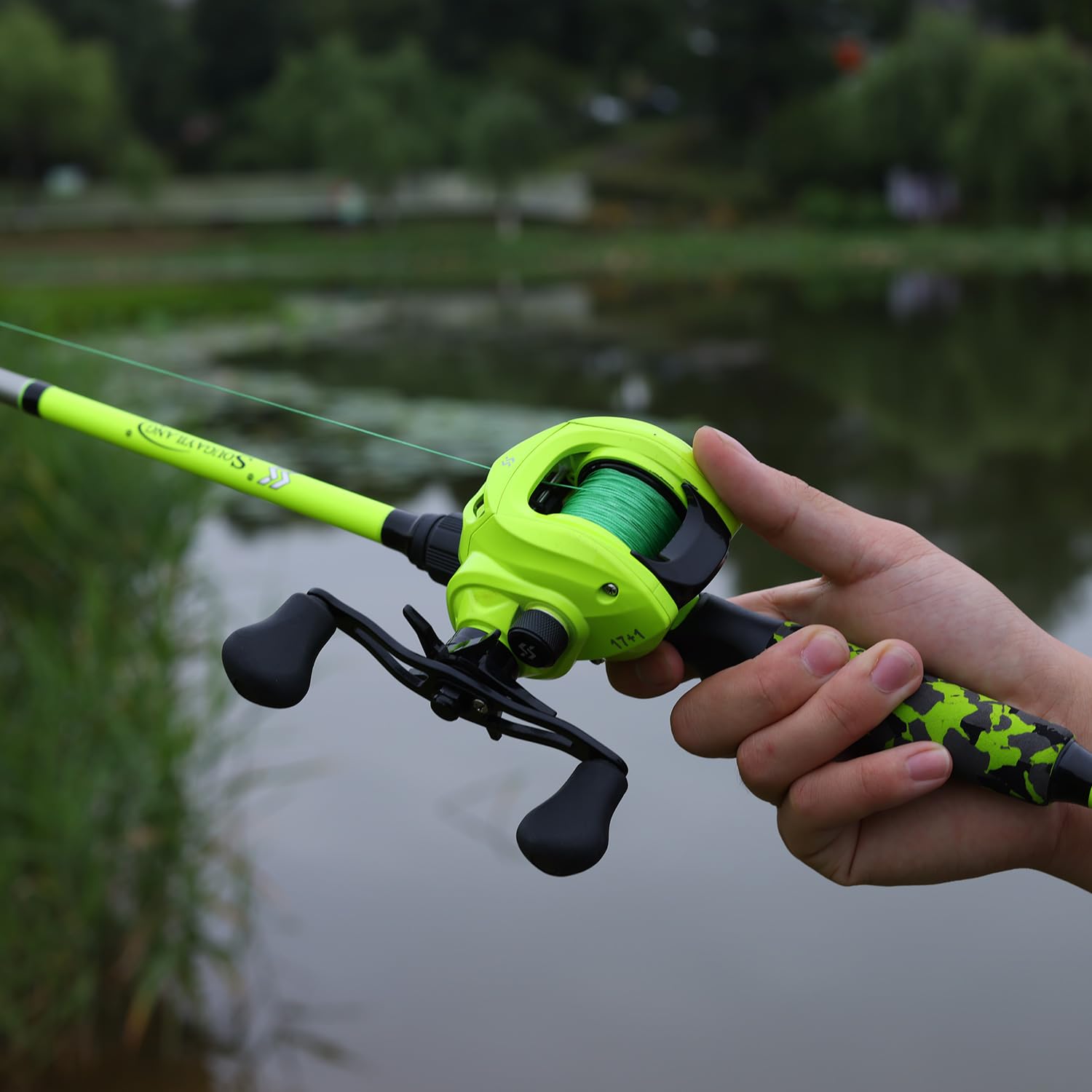 Sougayilang ZJJ - Kit de cannes à pêche et moulinets en graphite IM7 - 2 pièces - Avec guides en acier inoxydable - Frein magnétique 7.2:1 - Moulinets Baitcaster pour la pêche en eau salée et d'eau