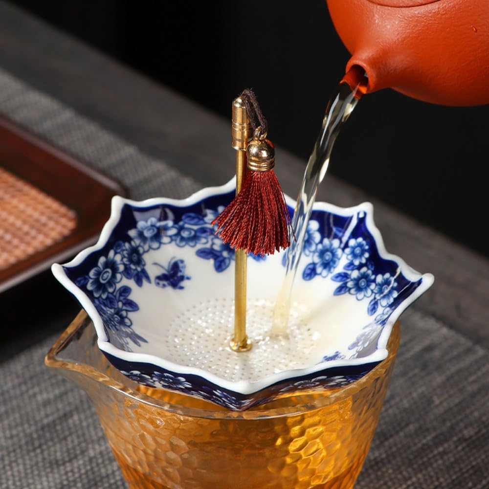 Colino da tè in ceramica con nappa, infusore in stile tradizionale cinese, filtro in porcellana blu e bianca per foglie di tè sfuso