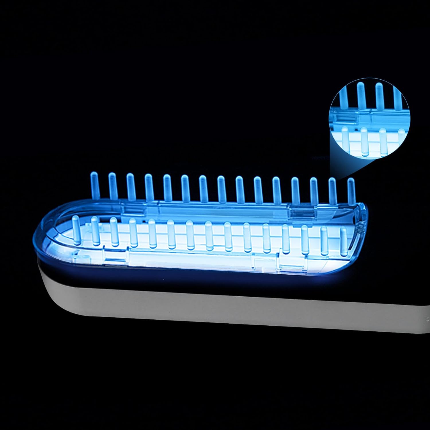 Close-up of the DGYAO UV therapy device with the comb attachment