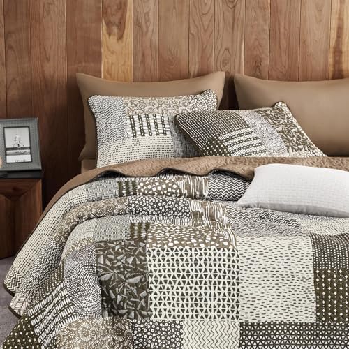 Wake In Cloud Geometric Patchwork Quilt
