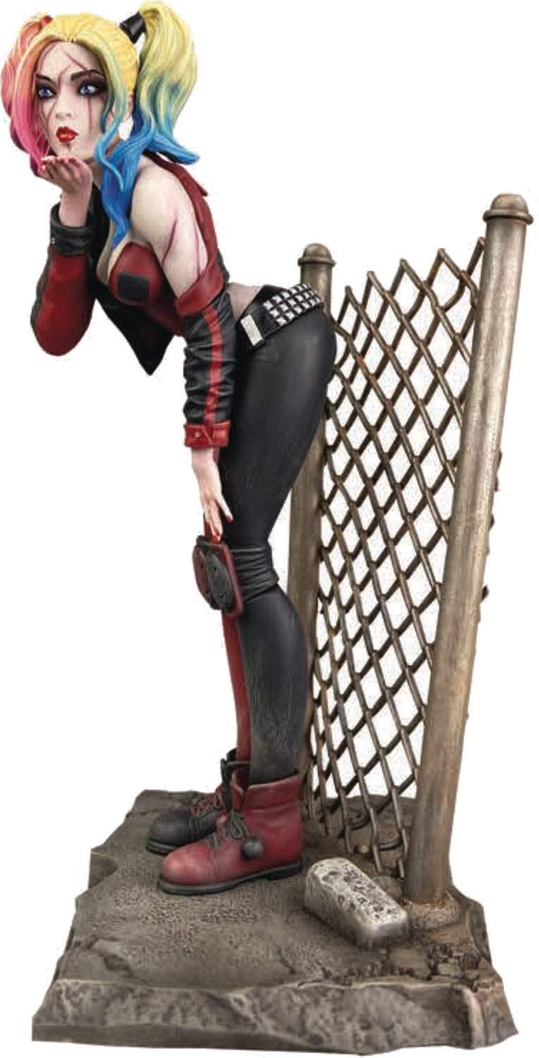 DIAMOND SELECT TOYSDC Gallery: DCeased Harley Quinn PVC Figure, Multicolor, 8"
