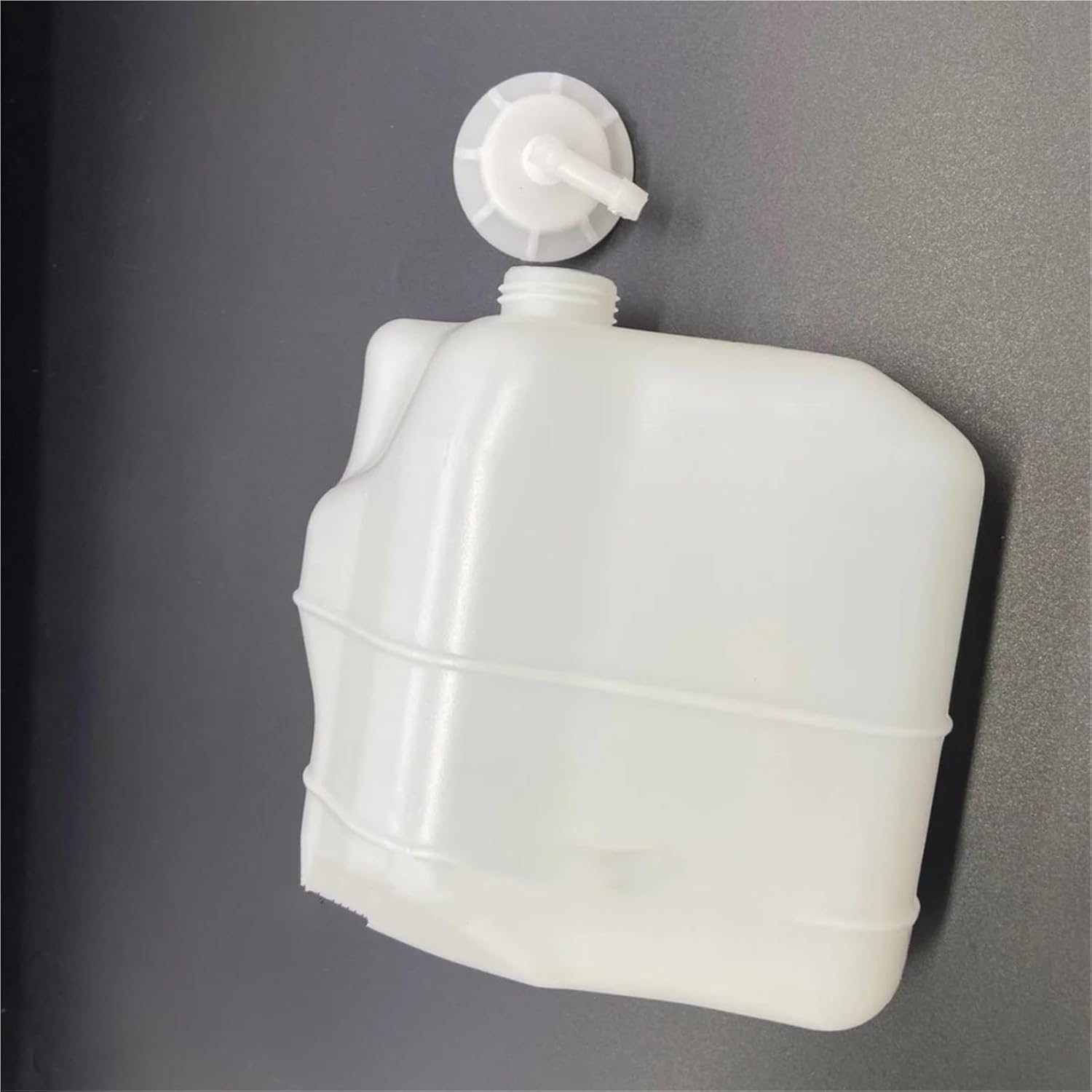 Car coolant overflow tank Engine Antifreeze Auxiliary Water Bottle 199101-rza-a00 CR-V 2007-2010 Automotive Radiator Coolant Tank Storage
