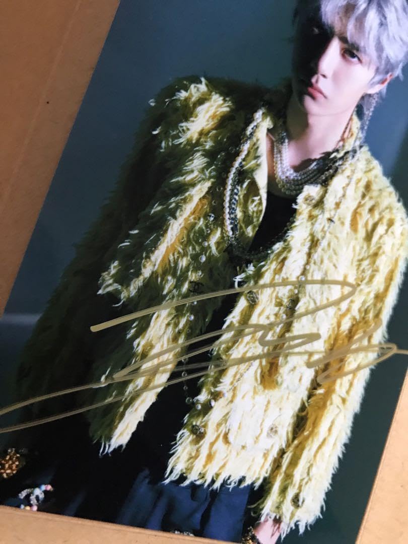 Amazon.co.jp: 王一博 直筆サイン入り写真 昔のサイン 絶版 : おもちゃ