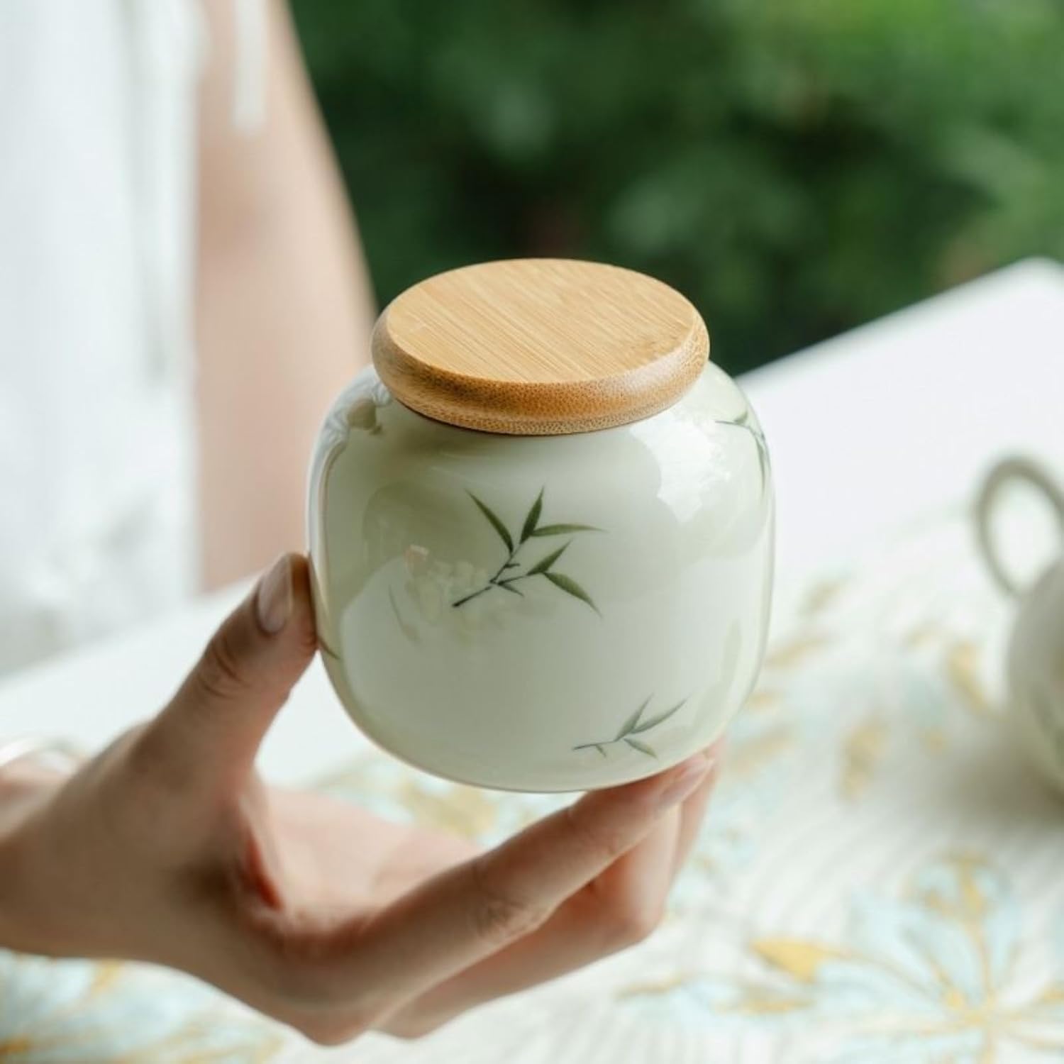 Hand-drawn Mini Ceramics Tea Canister, 260ml 8.8oz, Household Storage Tank Sealed Storage Tank