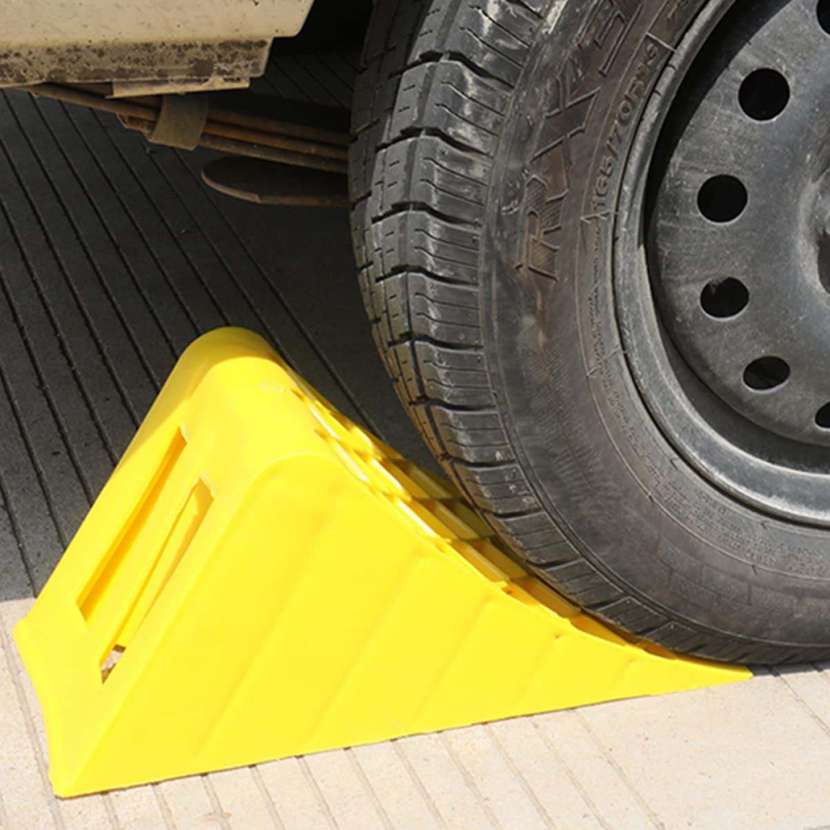 Cuneo Resistente alla Pressione e Assorbente di Rumore Fermaruota Pe Giallo in Plastica Blocco Ruota Portatile per Auto, Camion e Rimorchi, per Parcheggio Sicuro