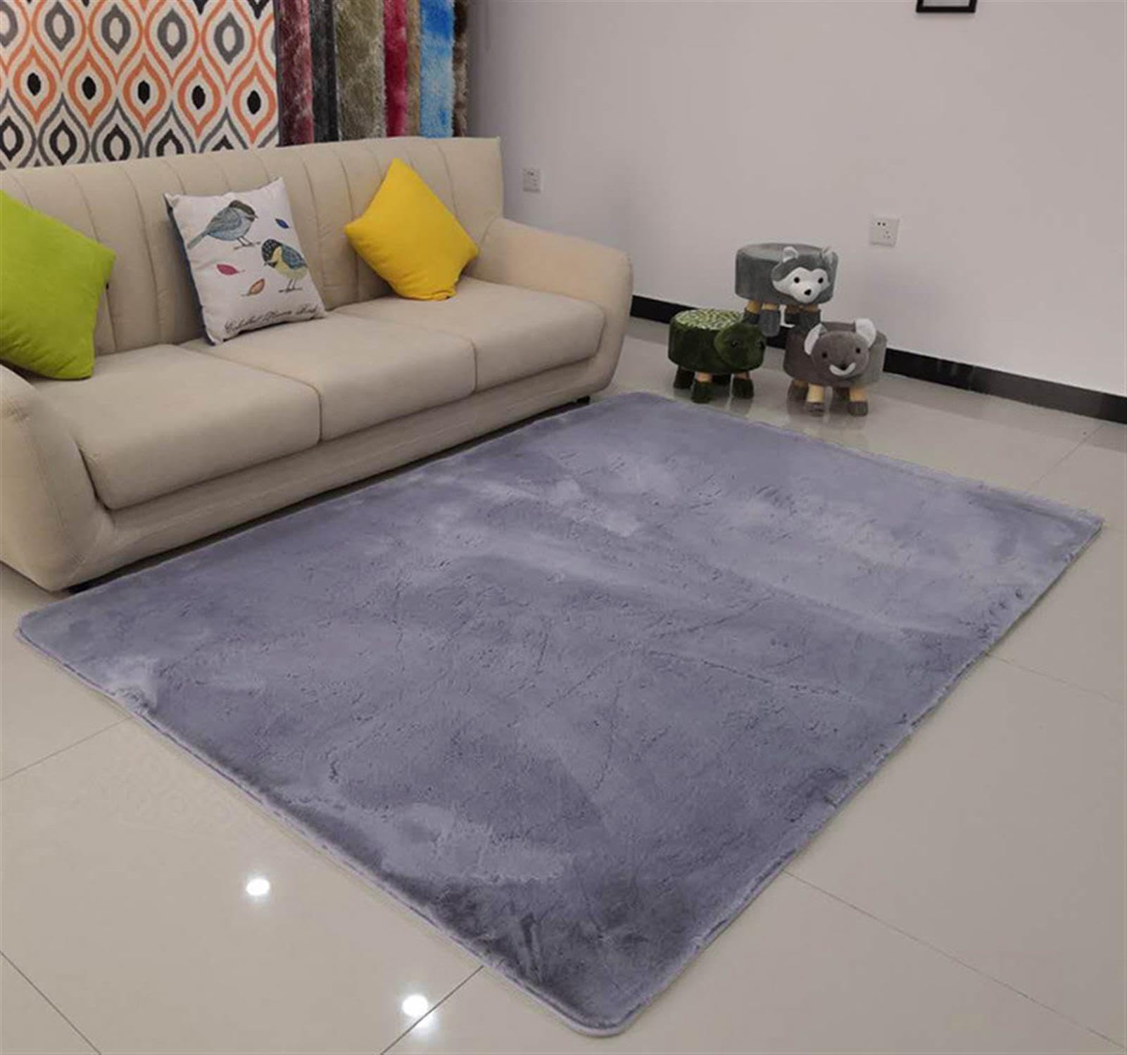 Tapis fausse fourrure de lapin gris pour cocooner sur le canapé