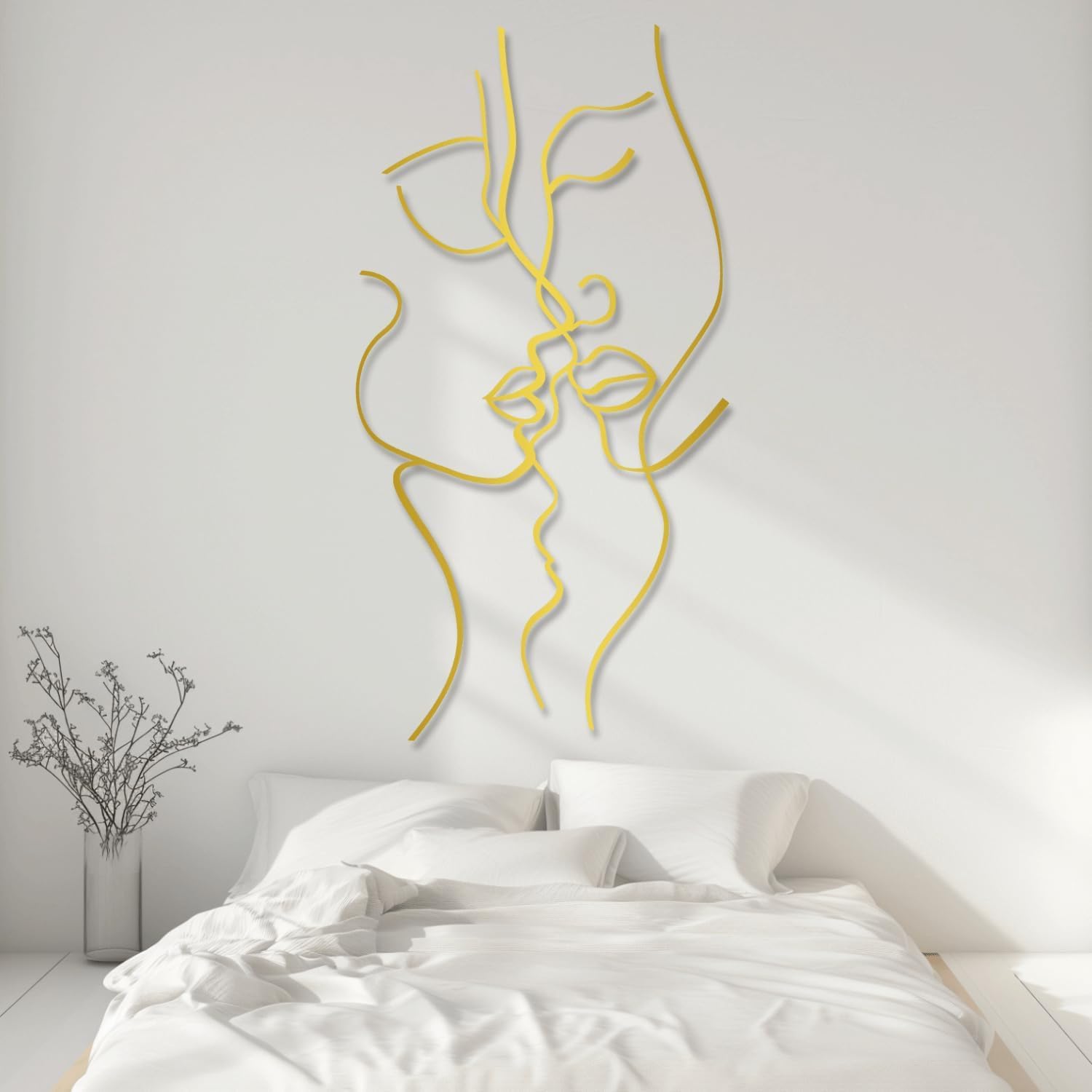 Habiller grand mur vide avec la décoration murale métal visage femme bohème or