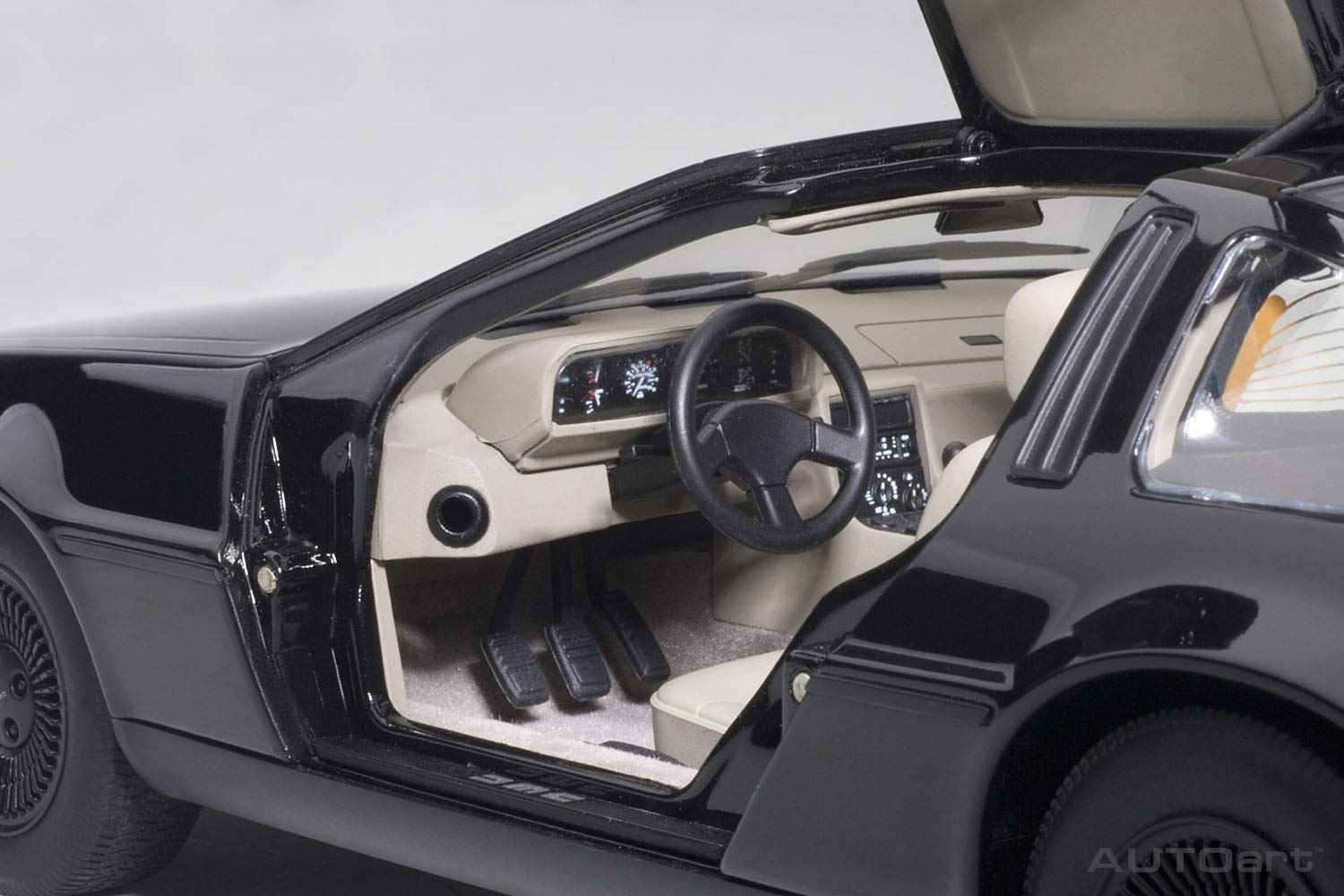 DeLorean DMC 12 1981 1:18 scale AUTOart Composite Model Car