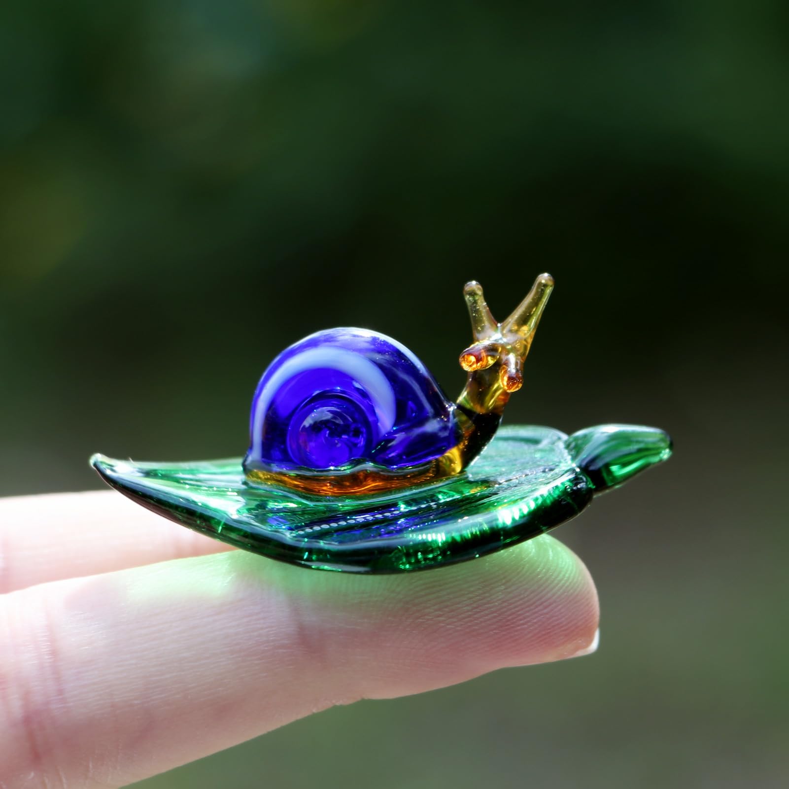 Hand-Blown Glass Ladybug Figurine - Mini Crystal Leaf Decor For Home & Office
