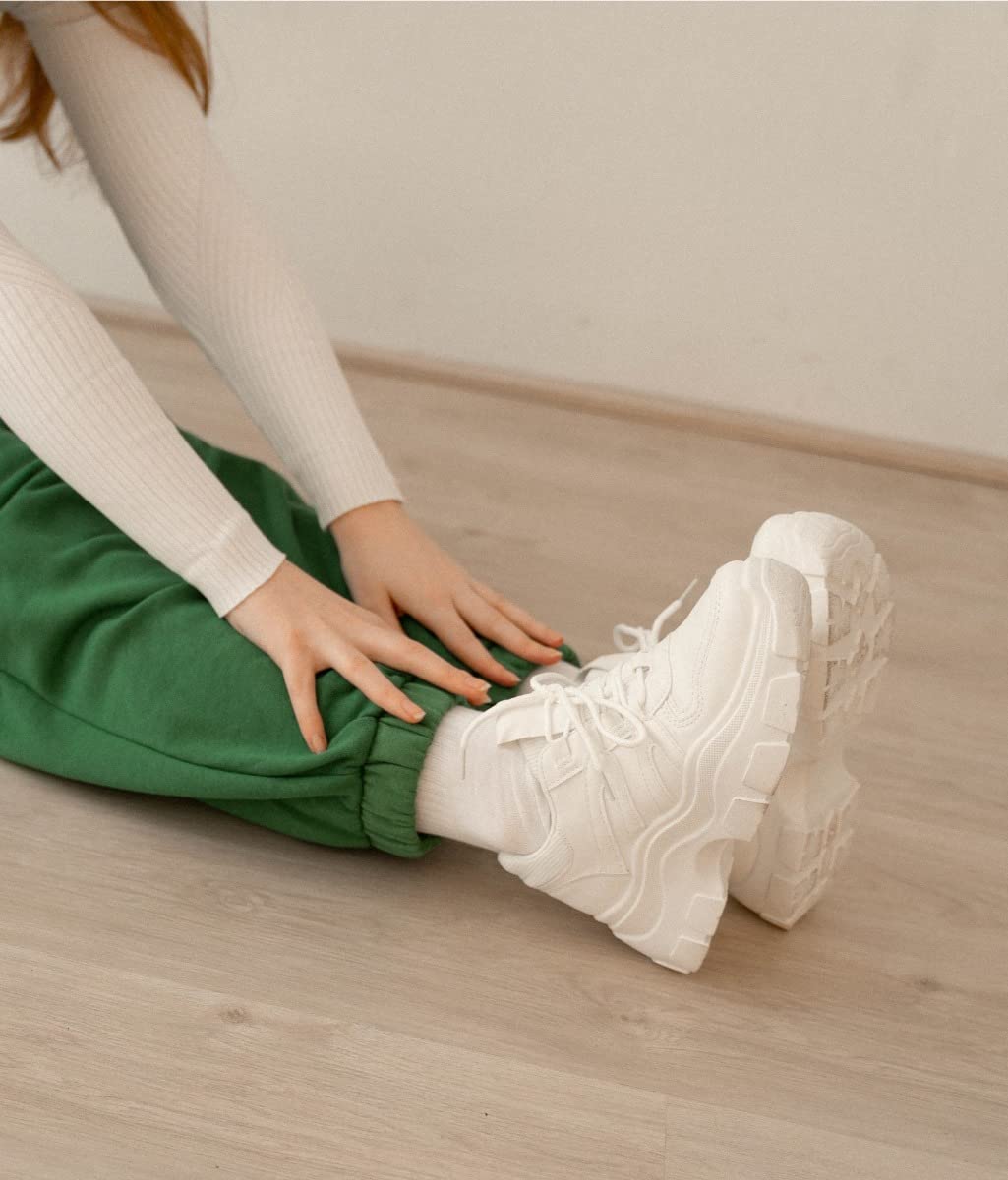 BOSANOVA Zapatillas con Total Look Blanco, Detalle de Trekking en los Cordones y Ligera Suela de Plataforma de 6,5 cm. Cierre con Cordones. Calzado para Mujer