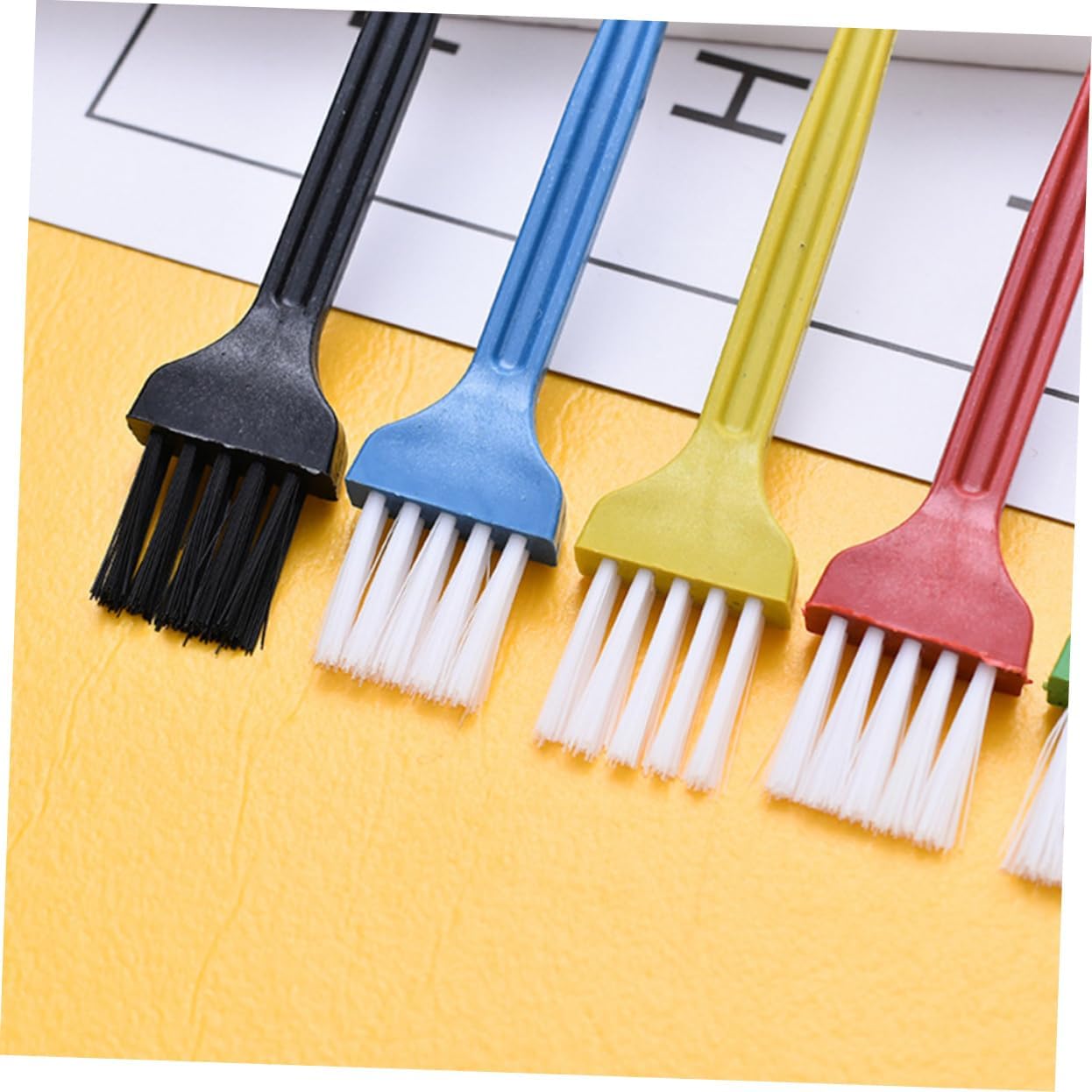 Pp Material Keyboard Cleaning Brush Mini Computer Cleaner for Digital Products Random Color