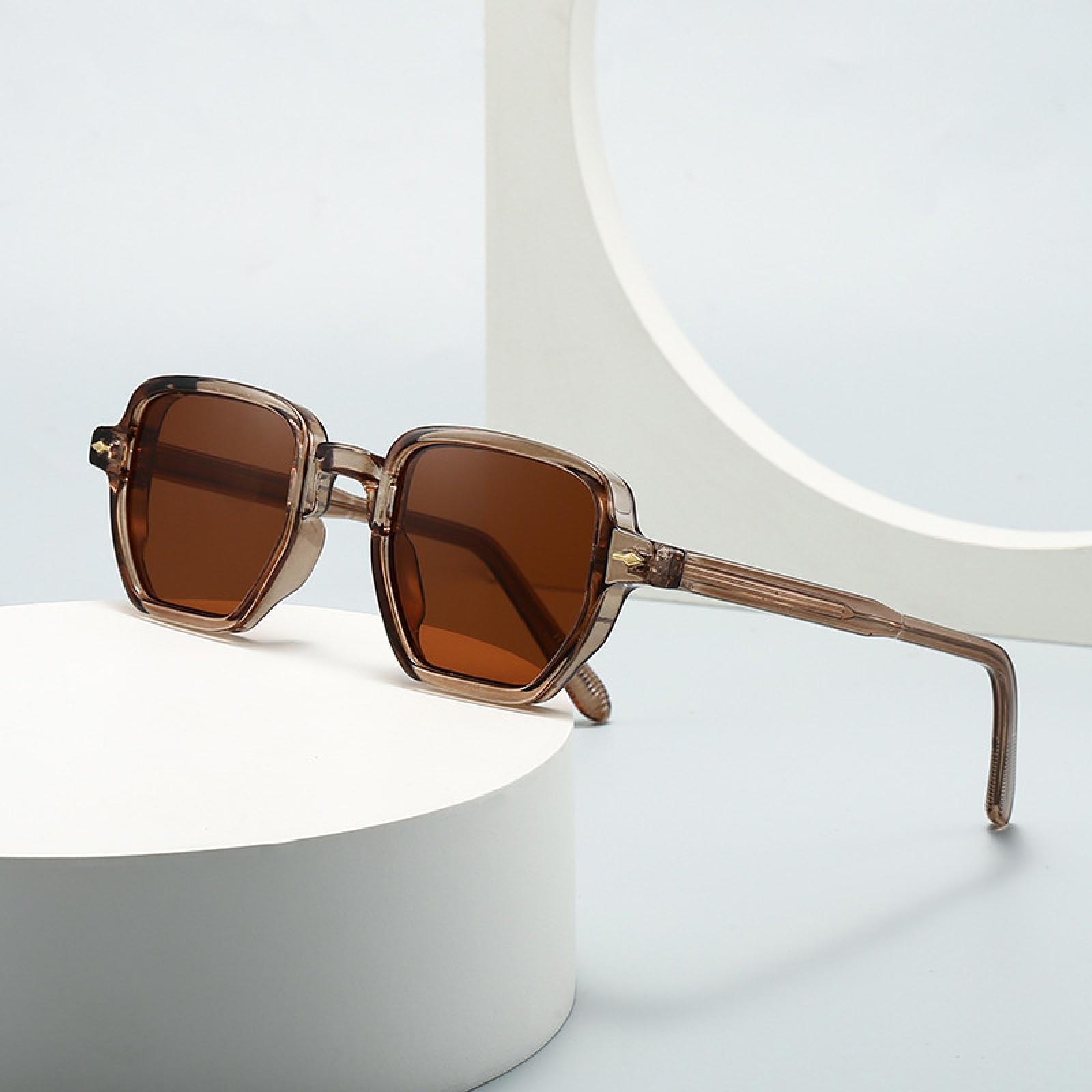 Gafas de sol pequeñas de moda populares para mujer, con remaches retro para hombre, con protección UV400 y degradado.
