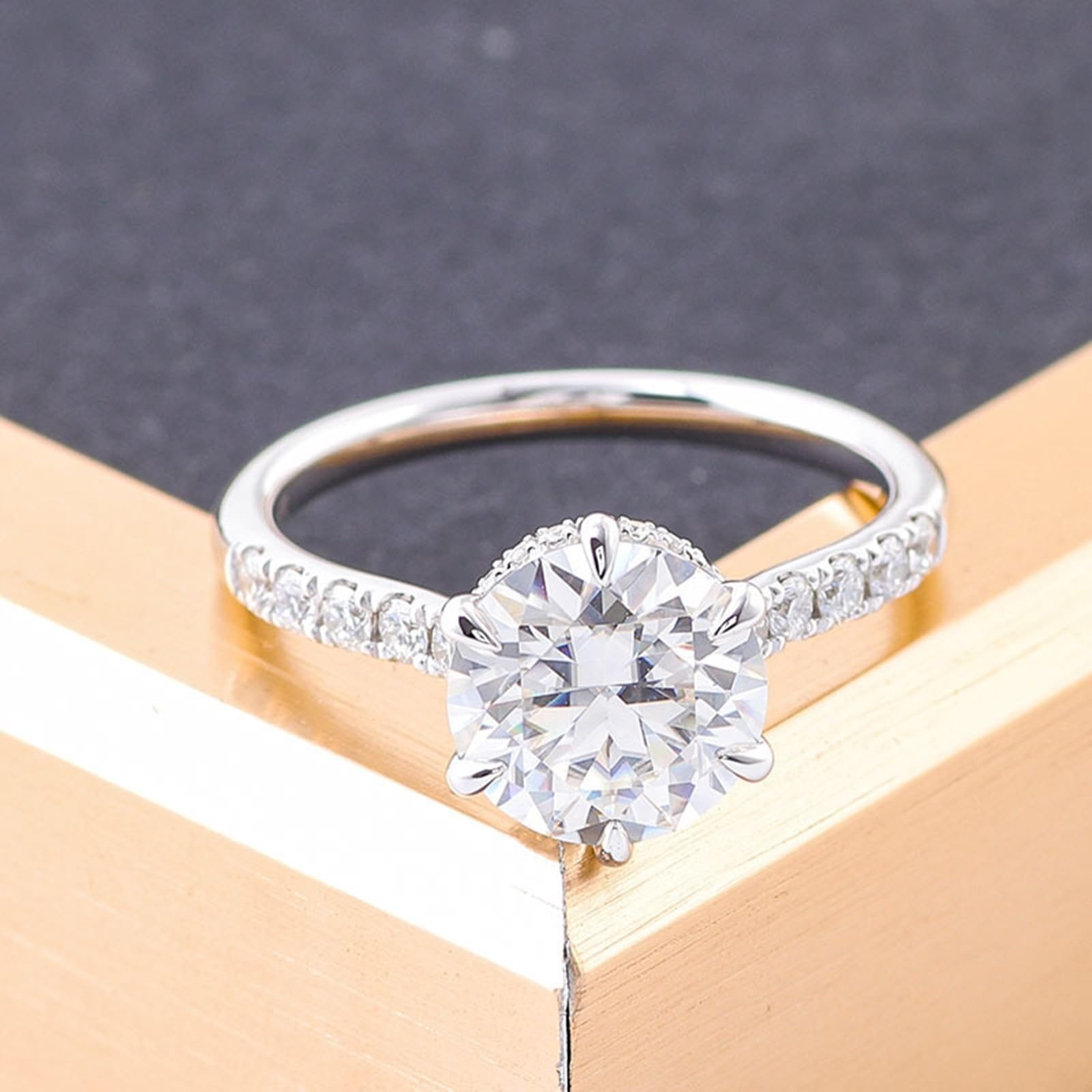 Bague pour femme en or blanc 9 carats avec moissanite ronde à 6 dents