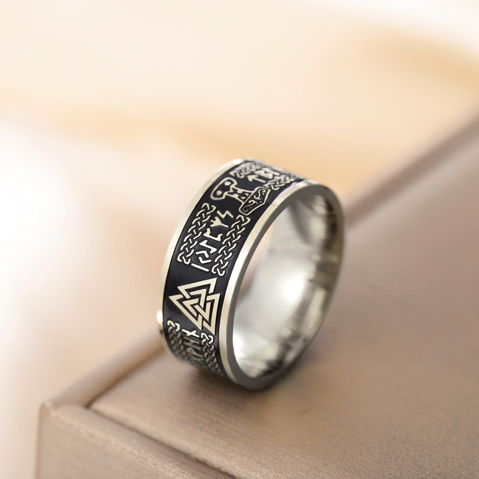 VASSAGO Anello Vichinghi per Uomini Donne Rune Norrene Mjolnir Vegvisir Bussola Triskele Valknut Elmo di Soggezione Nodo Celtico Triquetra Anelli Amuleto Gioielli Misura 7-12