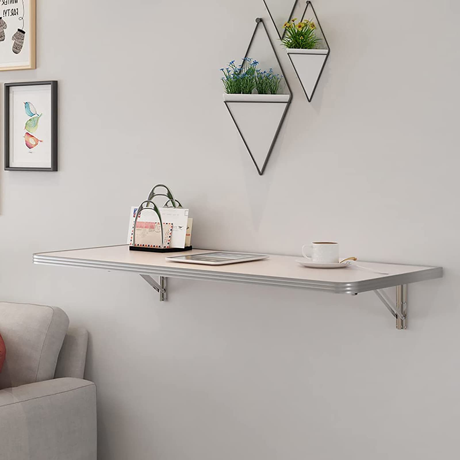 Bureau flottant et pliable pour optimiser une petite chambre ou un studio