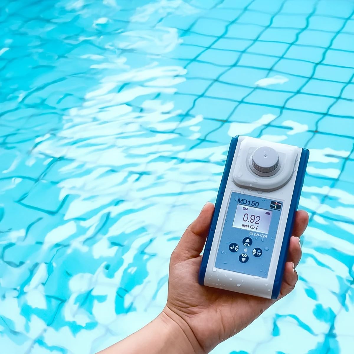 Lovibond MD150 Multiparameter-Photometer - Professionelles Wasseranalysegerät - IP67 - NFC & USB-C - Tabletten-Reagenz - Pool Trink- & Abwasseranalyse (Chlor, Brom, pH, CyA, TA + Ca)