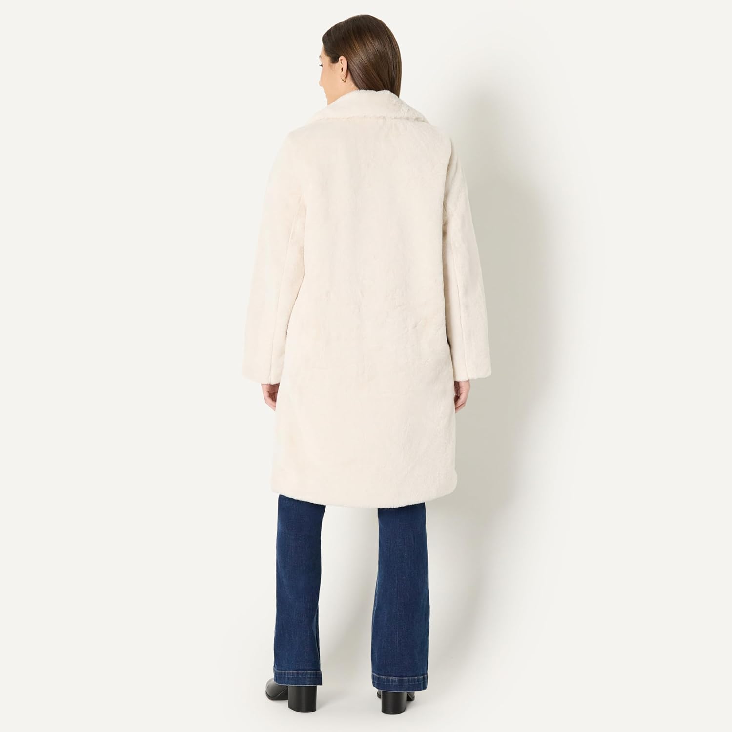 Amazon Essentials Women's Relaxed-Fit Long Faux Fur Coat with Lapel Collar - Image 3