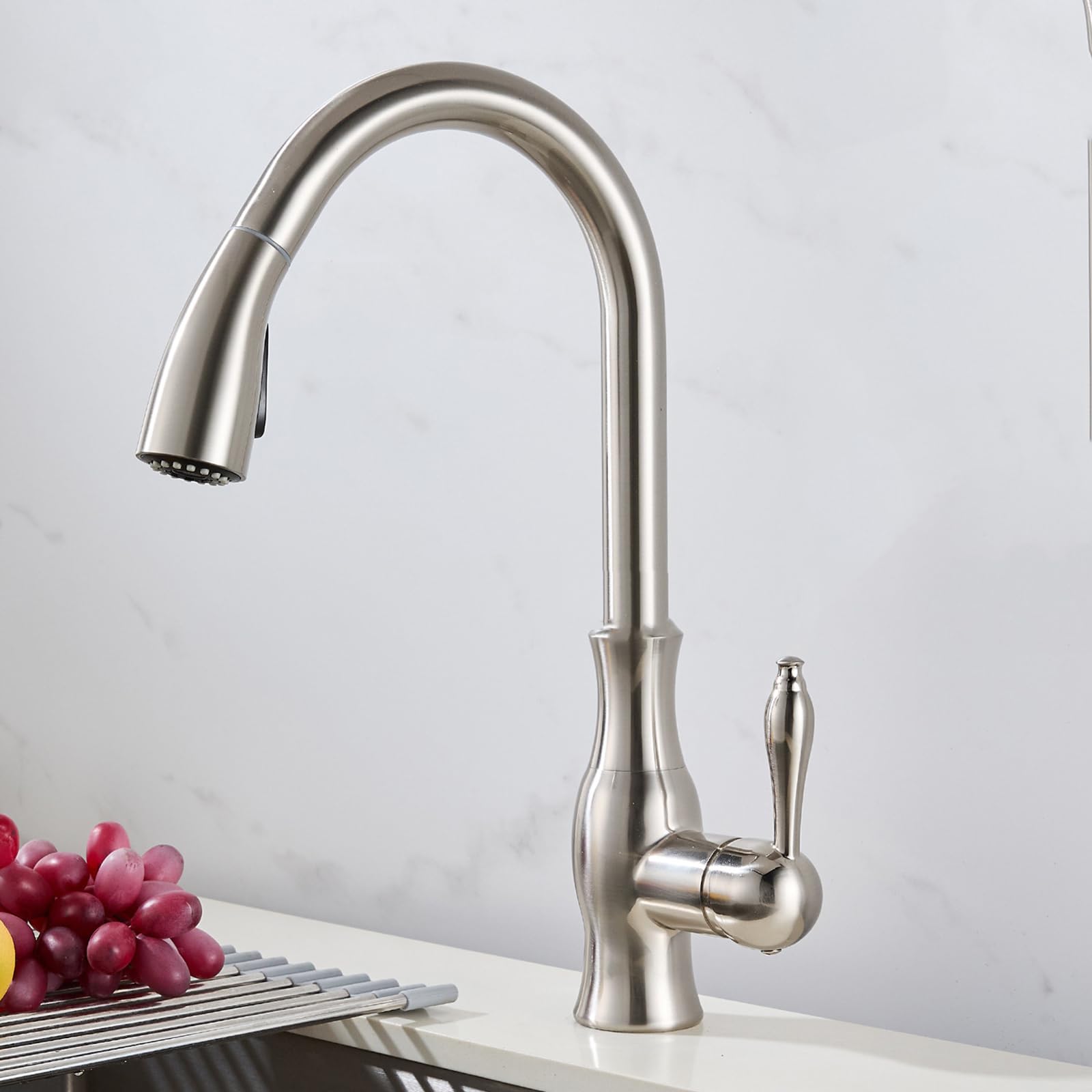 Zbbdfazd Gebürstet Pull Down Kitchen Faucet Swivel Design 2 Spray Modes Brushed Brass Sink Tap Easy Clean Modern Kitchen Fixtureand Stylish