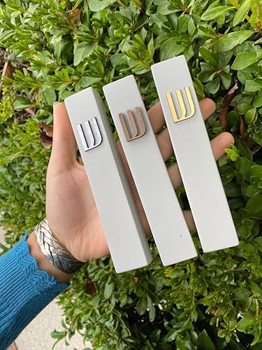 Miniatura 4 de A&S Mezuzot Moderna funda de mezuzá de hormigón con pergamino, fácil de despegar y pegar Mezuza (gris + espinilla grabada, 5 pulgadas)