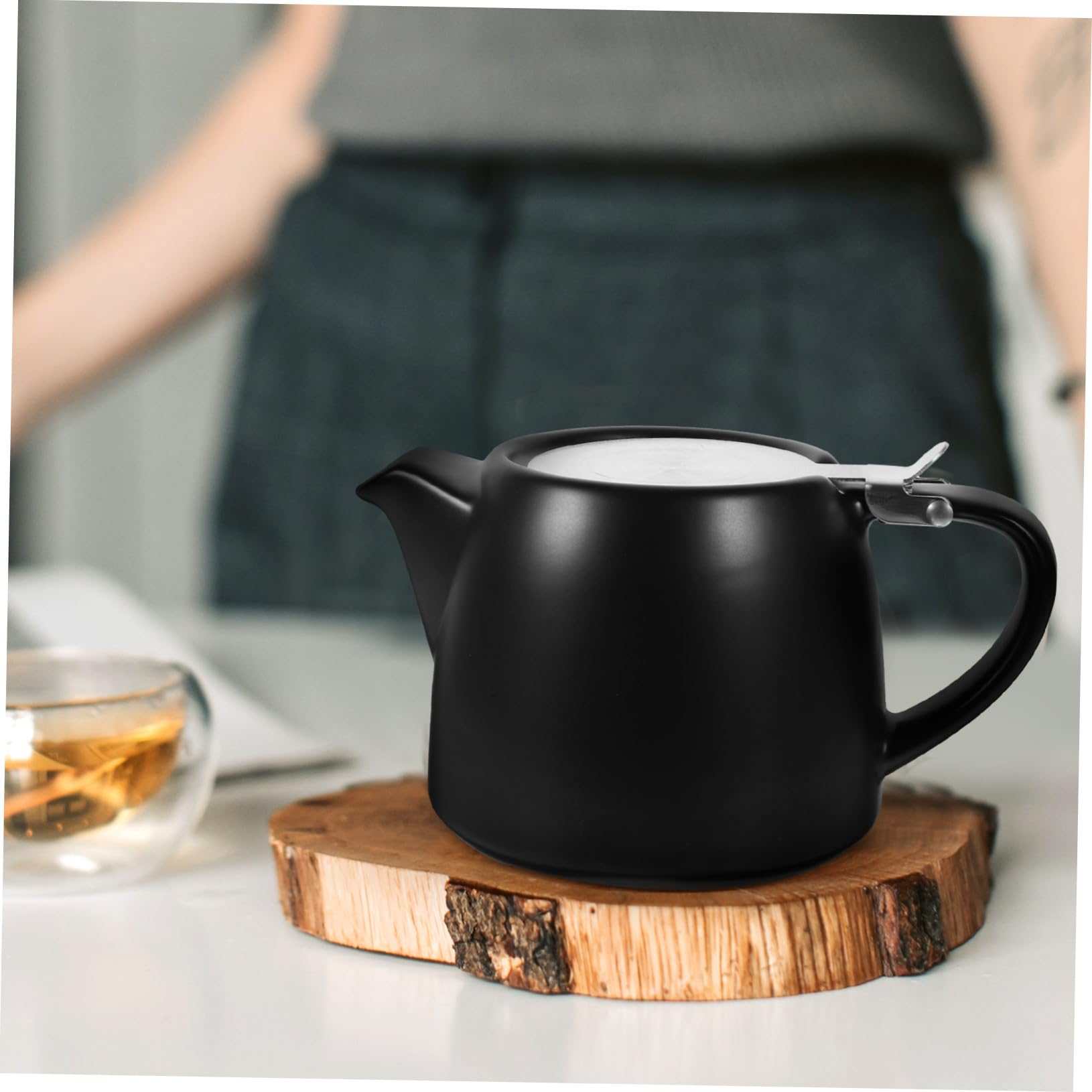 TOYANDONA Pequeña Tetera de con Infusor de Acero Inoxidable para Infusiones de Té Suelto y Flores Herramienta para Servir Té Casa y Oficina Semibrillo Negro
