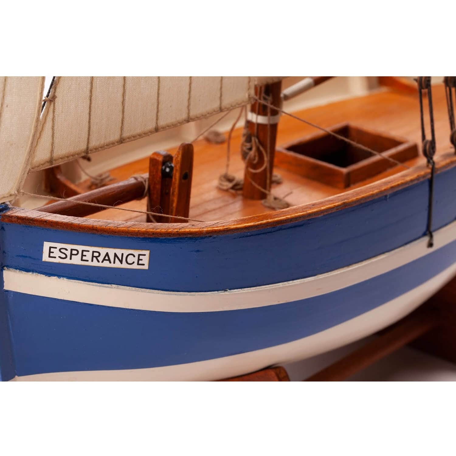 Billing Boats Maquette Bateau en Bois : Espérance