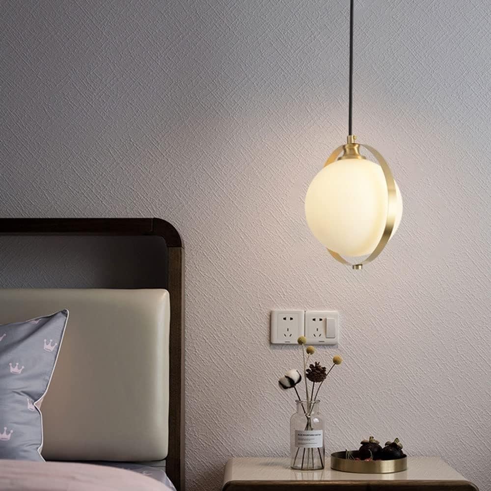 Lámpara colgante de cristal dorado con diseño nórdico para una luz difusa y cálida