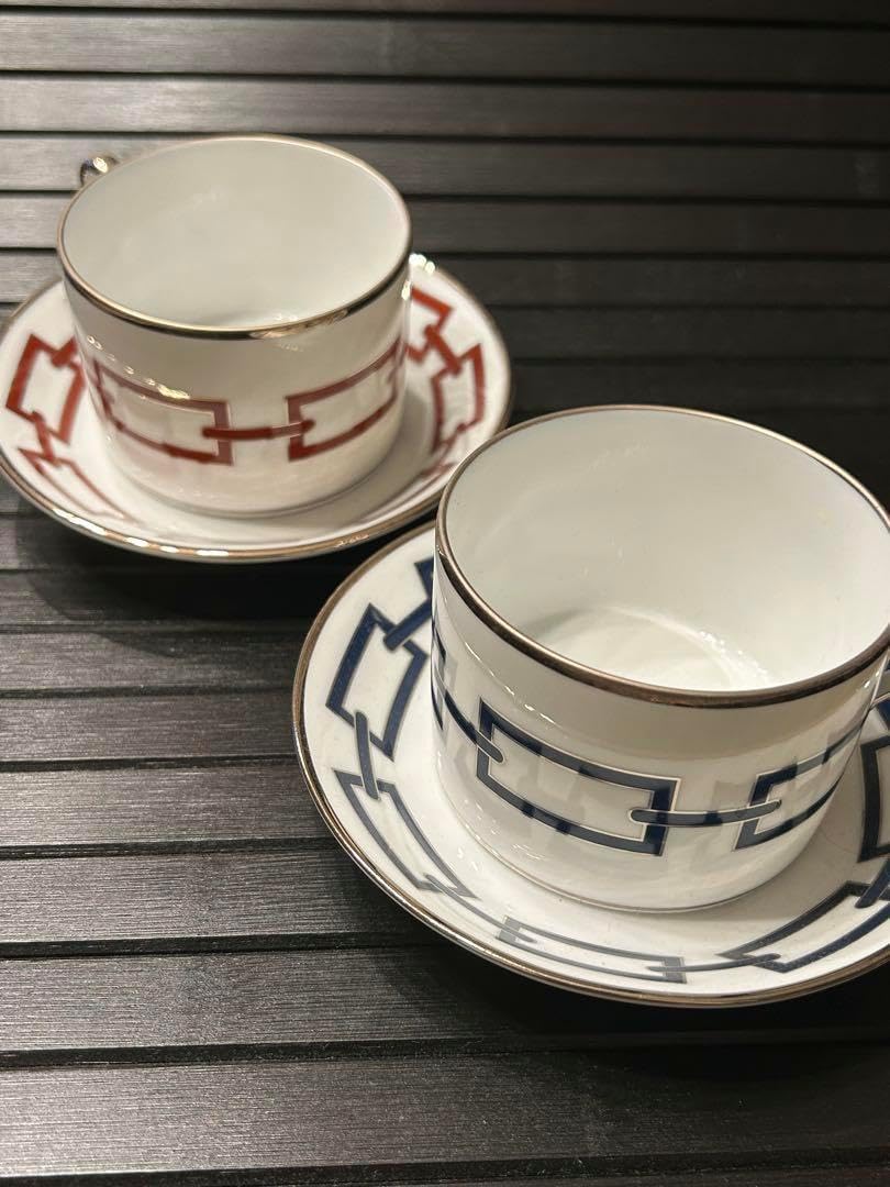 正絹　淡い緑の刺繍付き総絞り　小紋　未着用　仕付け糸付き　着丈１５９cm 正絹 淡い緑の刺繍付き総絞り 小紋 未着用 仕付け糸付き 着丈159cm