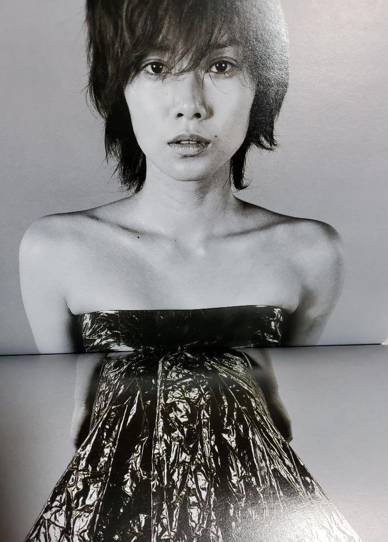 Amazon.co.jp: 初版 中谷美紀写真集／NAKATANI MIKI 田島一成撮影