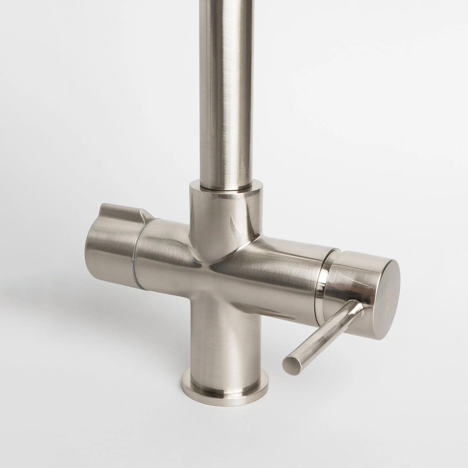 Grifo de Cocina de 3 vías extraíble de latón con Doble manija Flexible y Acabado Cepillado.