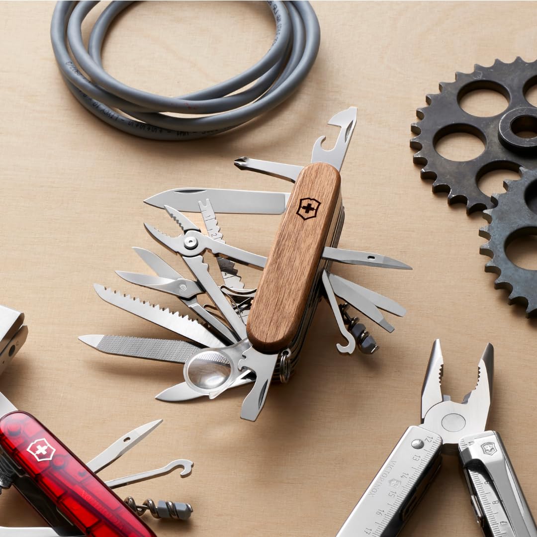 Victorinox Multiuso Swiss Champ Wood, Legno, 29 Funzioni, Made in Switzerland, Multi-strumento con Seghetto per Legno, Forbici, Marrone