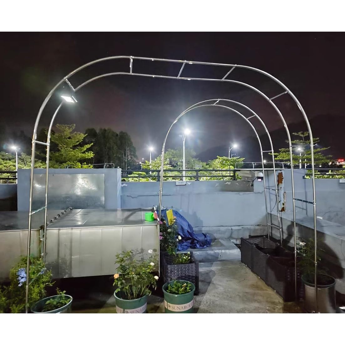 Arco de jardín de acero inoxidable, enrejado resistente a la intemperie de 8 pies para decoración al aire libre, cenador de rosas duradero y soporte para plantas trepadoras para paisajismo de jardín y