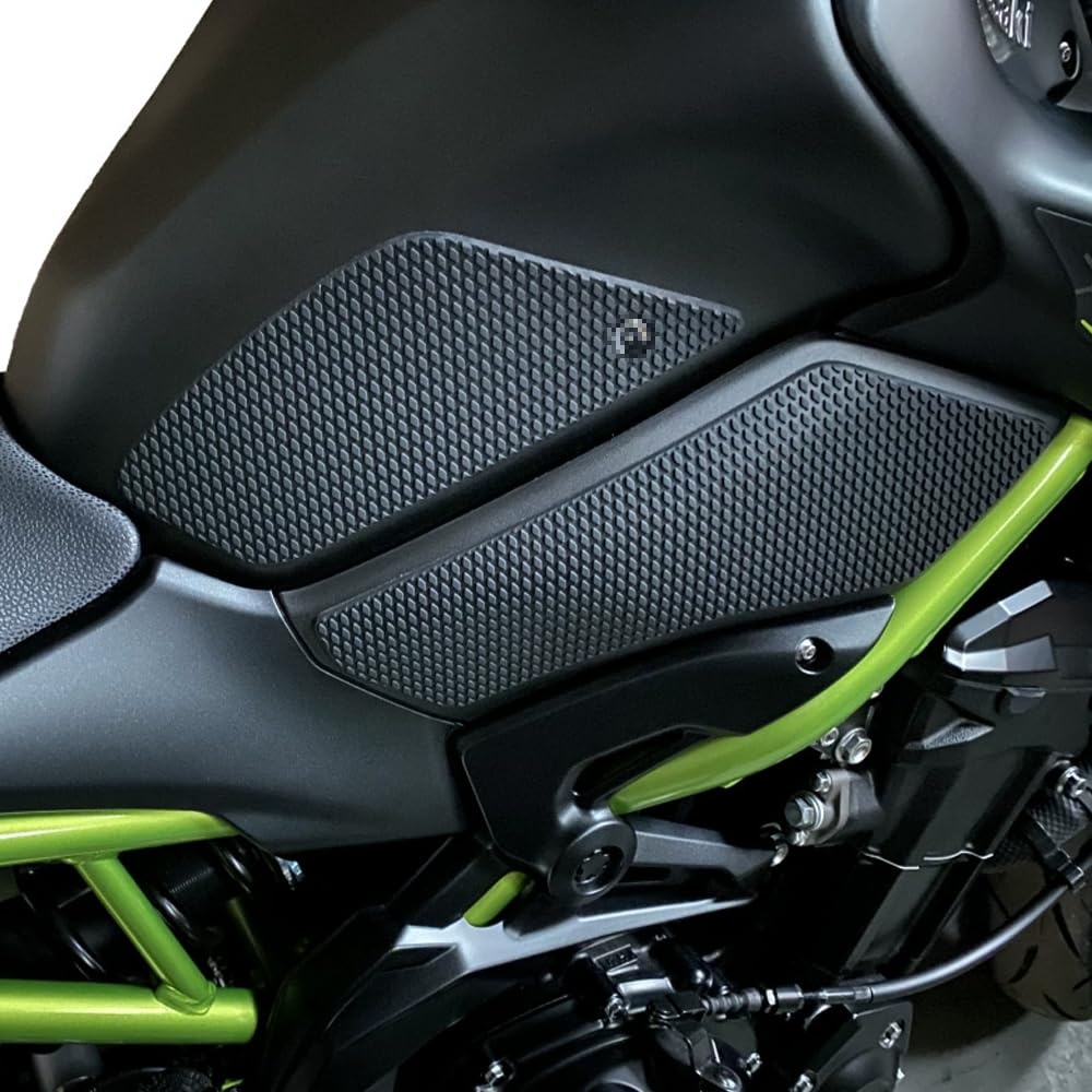 Protection réservoir moto Kawasaki Z900 pour vos sorties dynamiques et roadtrips