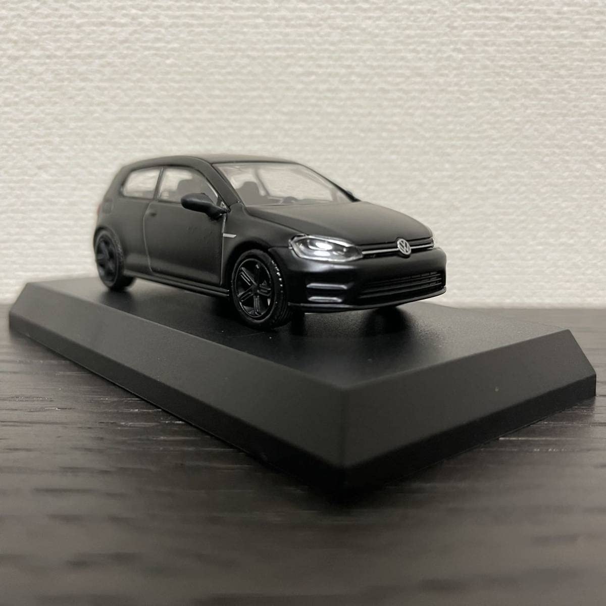 Amazon | 京商1/64 Volkswagen Golf R Matte Black Secret/ミニカー