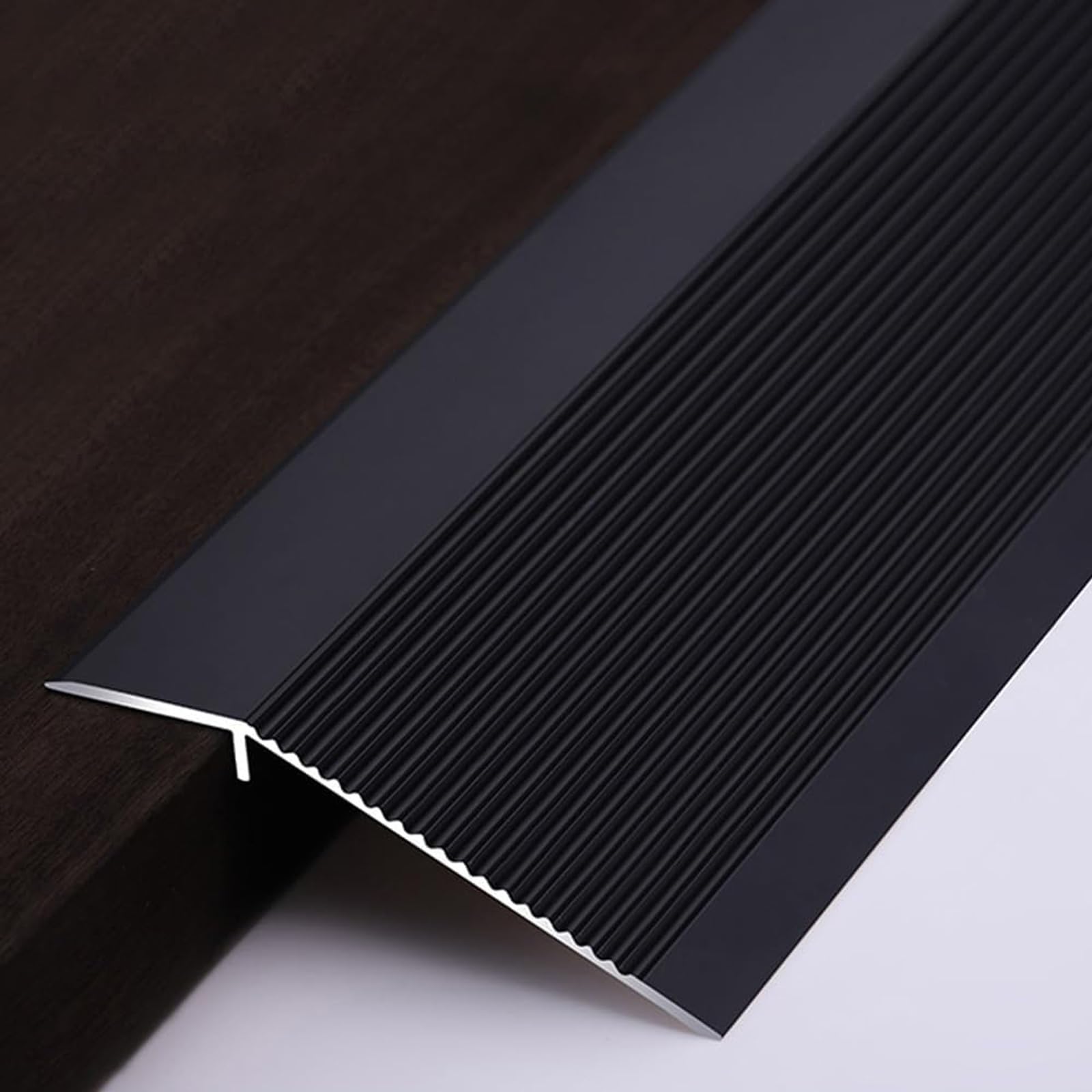 SAGIDAR Rail De Transition pour Sol Irrégulier, Bande De Seuil De Porte De Sol en Aluminium, Bandes De Transition De Seuil Robustes, Bandes De Connexion Antidérapantes, Barre De Seuil De 10cm Large