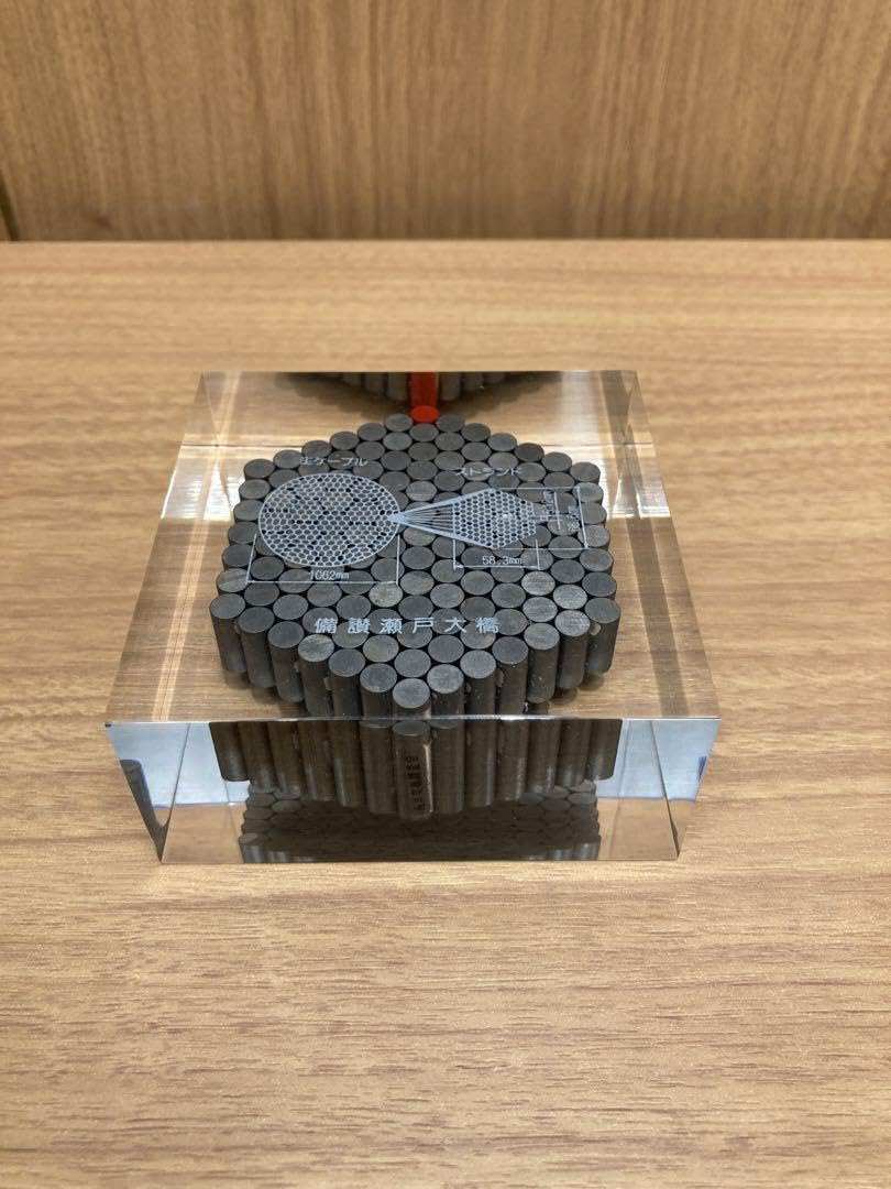 残り1個です！3年後は開通40周年！瀬戸大橋のケーブルを内包した記念の文鎮‼️ Amazon.co.jp: 瀬戸大橋のケーブルを内包した記念の文鎮