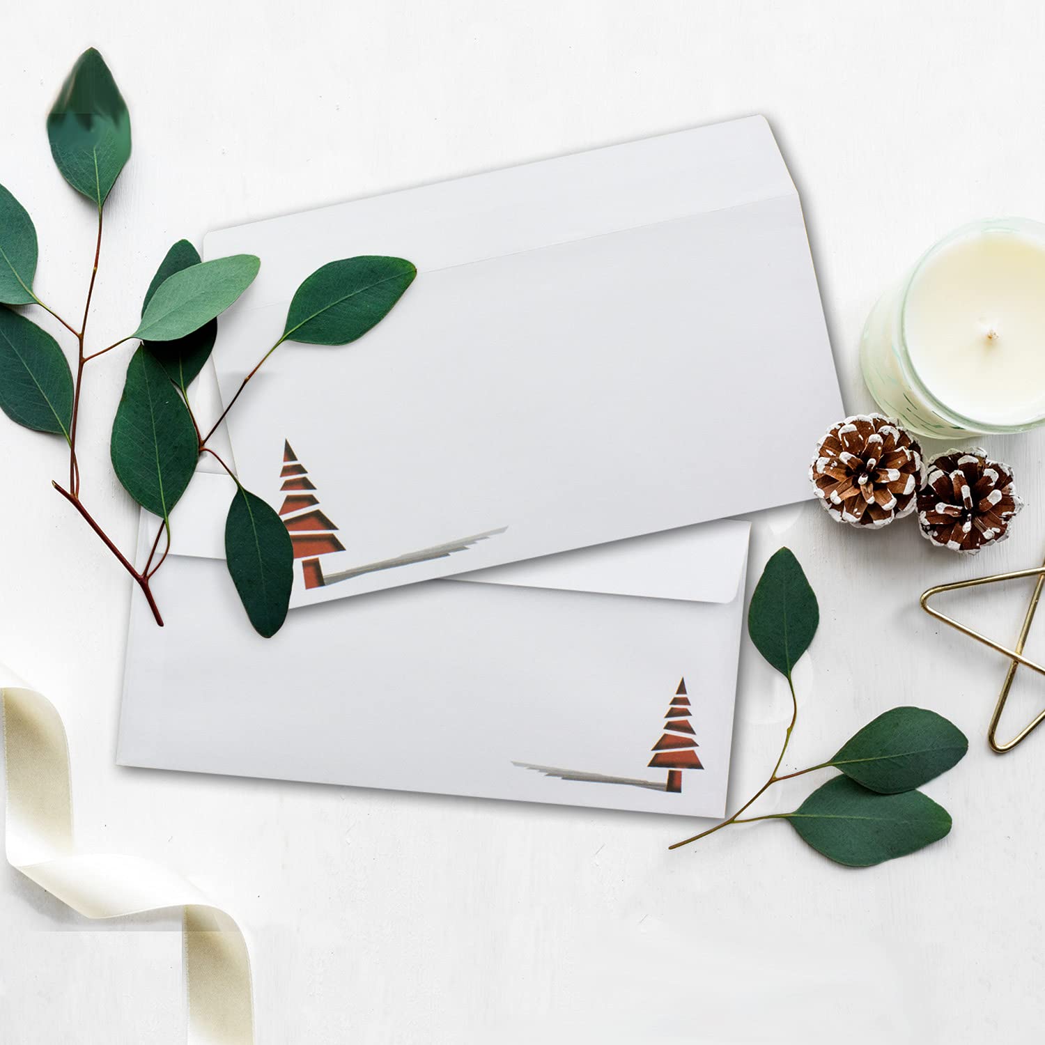 700 buste per lettere, formato DIN lungo, con albero di Natale rosso, chiusura adesiva, 110 x 220 mm, 120 g/m², motivo per aziende e private