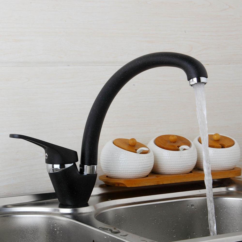 Robinet de cuisine noir Meskel au design épuré et finitions soignées à la main