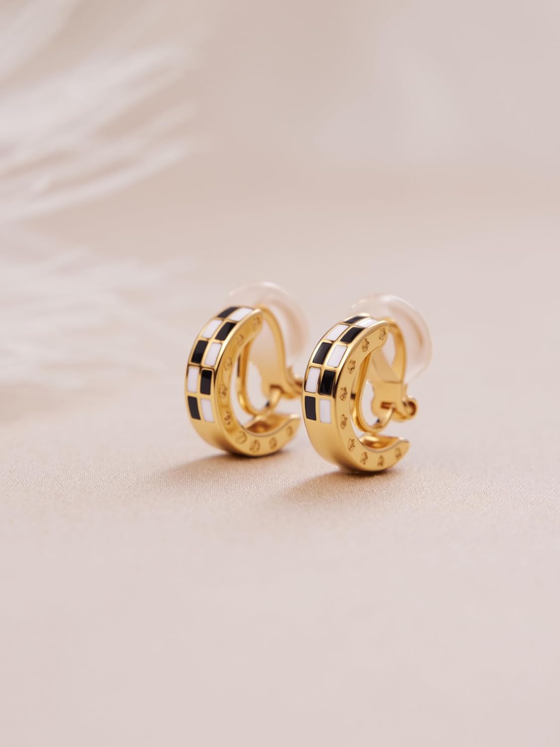 FAN&LOUIS 24K Gold Plated Hoop Clip On Earrings for Women, Black and White Checkered Trendy Hypoallergenic Non Pierced Earrings Painless Lightweight Small Hoop Clip-On Earrings