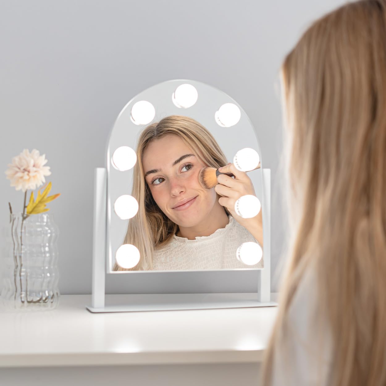 Flamingueo Specchio Trucco con Luci Curvo - 9 LED - 3 Modi di Luce - Intensità Regolabile - Controllo Tattile - Posizione Regolabile - Vanity Mirror - Bianco - 30,5x6x36cm