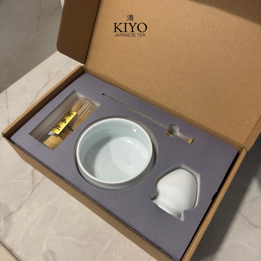 KIYO Kit Matcha Complet Blanc – Fouet Chasen 100 Brins, Bol Chawan Céramique, Cuillère & Support | Matcha Cérémonial Japonais | Coffret Cadeau Premium