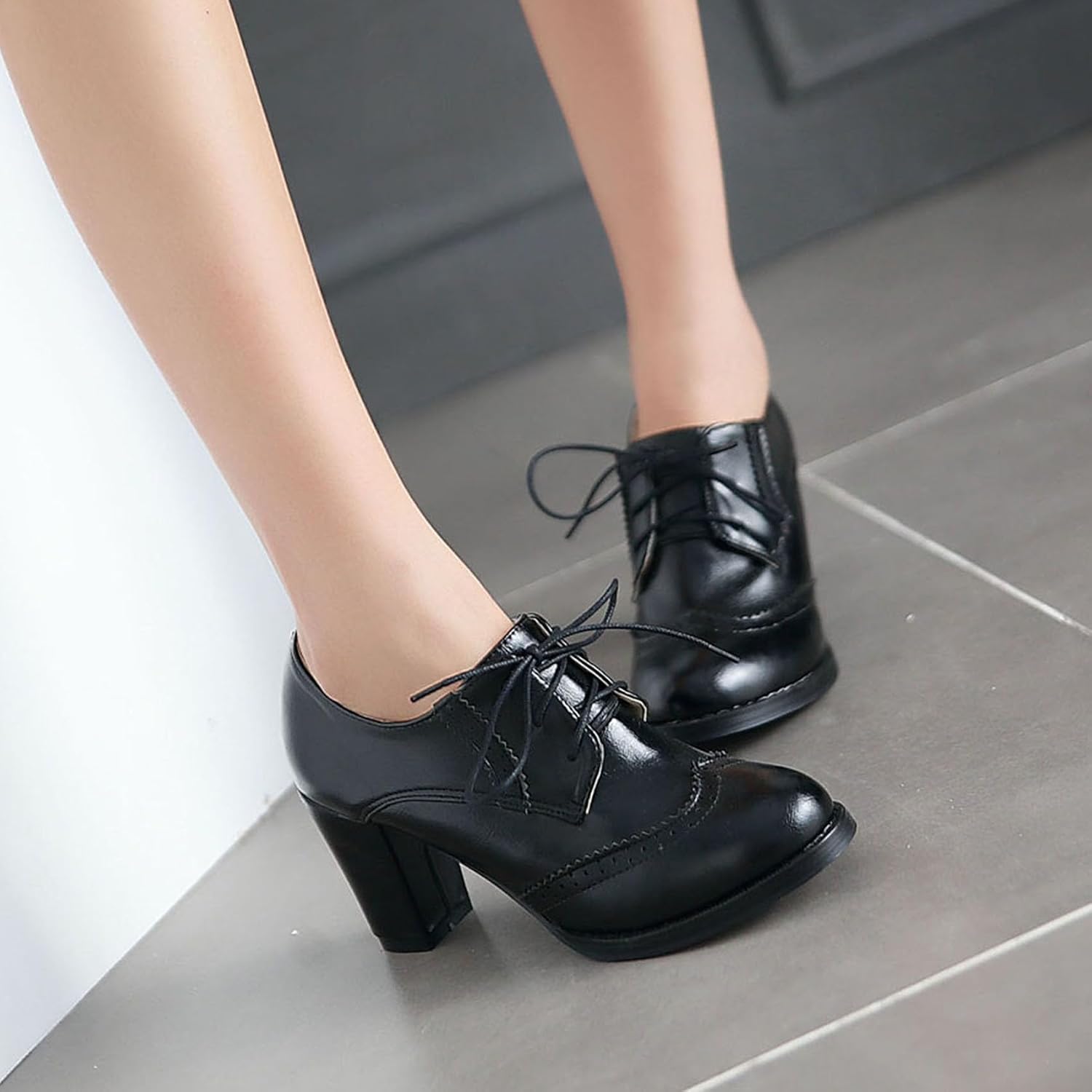 SHEMEE Retro Wingtip Oxfords for Women Chunky Block Heels Brogues Saddle Shoes Round Toe Lace Up Pumps Thick High Heeled Ankle Booties