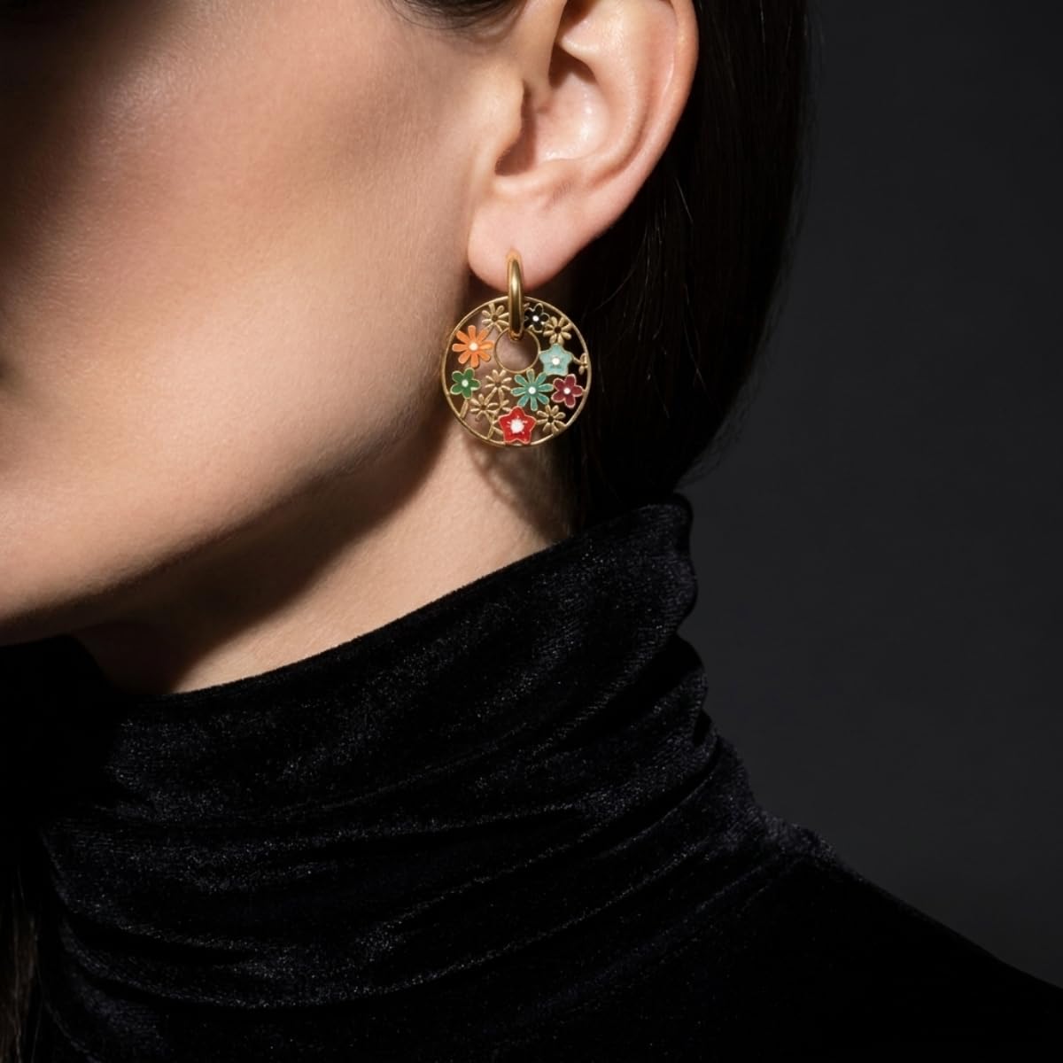 Viceroy Pendientes Kiss para Mujer de Acero Inoxidable con Baño en Tono Dorado - Diseño de Flores Multicolor - Joya Femenina para Regalo