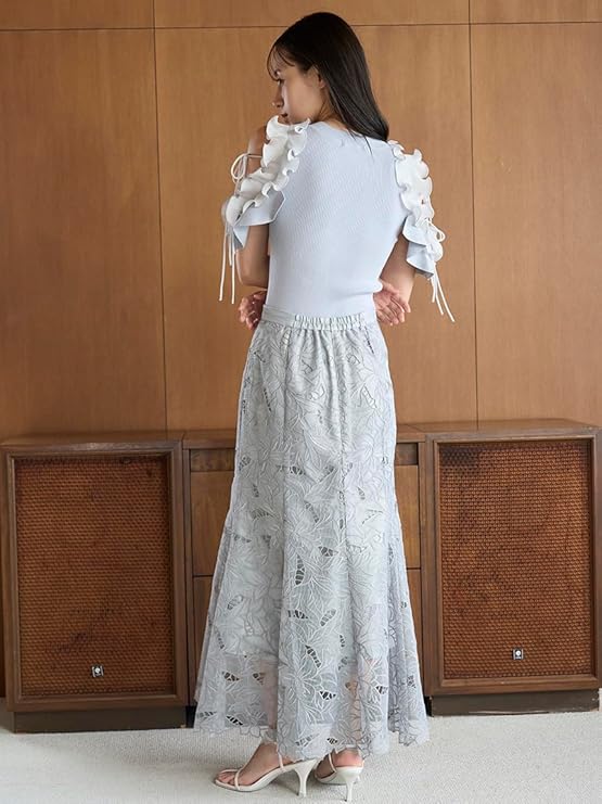 【超美品】スナイデル SNIDEL カットワークセミフレアスカート 超美品】スナイデル SNIDEL カットワークセミフレアスカート