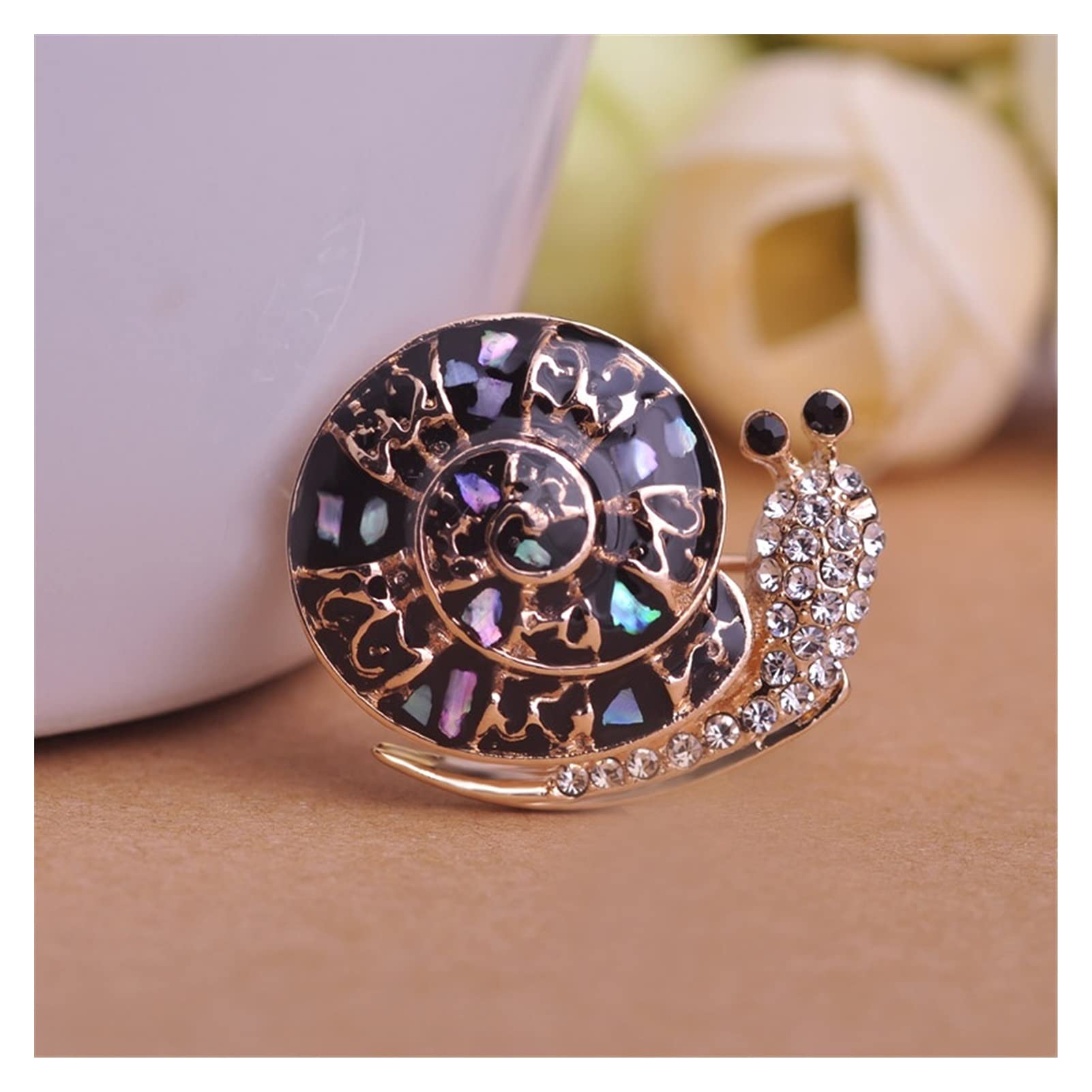 RWRAPS Emaille-Brosche mit Abalone-Muschel und Schnecken, Anstecknadel, Tierbrosche, für Damen und Herren, Anzug-Accessoires, Anstecknadeln (Metallfarbe: Weiß) ()