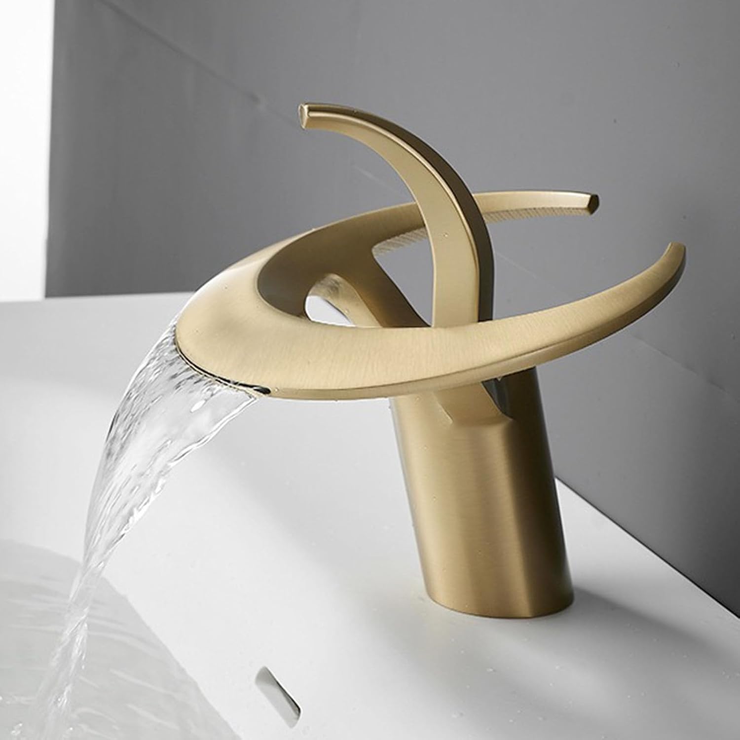 Mitigeur lavabo cascade en laiton contre les éclaboussures de salle de bain
