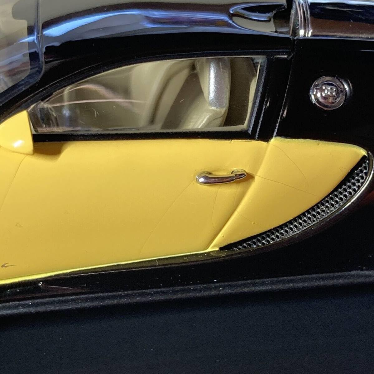 Amazon.co.jp: 1/43 オートアート ブガッティ ヴェイロン EB 16.4